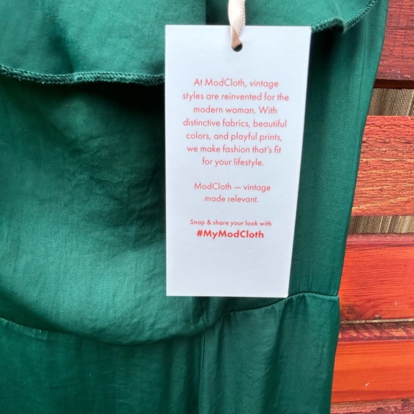 Gorgeous emerald green modcloth gown size xs NWT - Picture 2 of 3